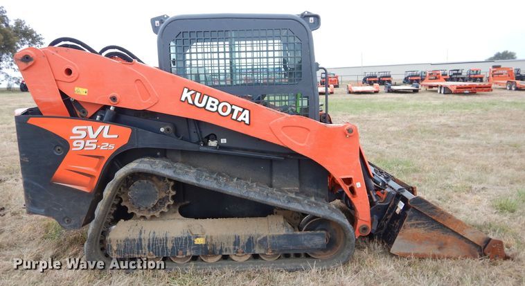 image for item GC9669 2017 Kubota SVL95-2S skid steer