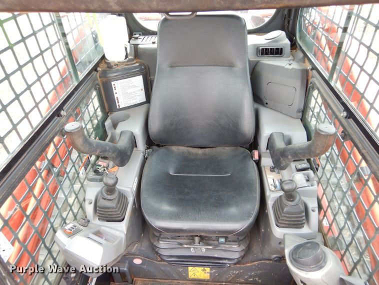 image for item GC9669 2017 Kubota SVL95-2S skid steer