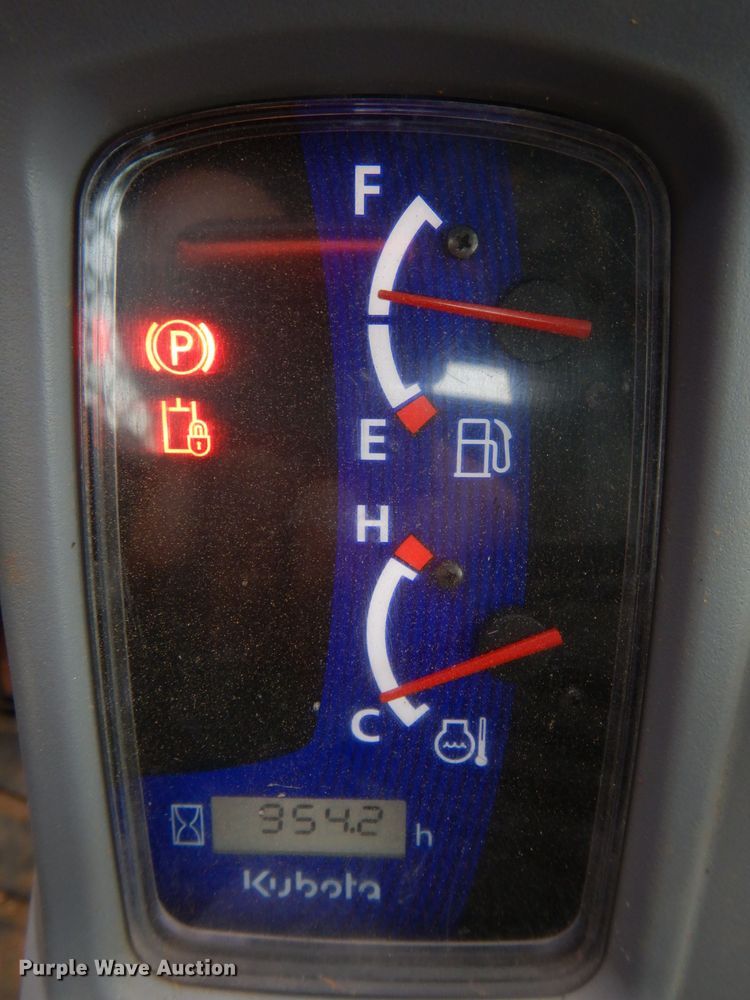 image for item GC9669 2017 Kubota SVL95-2S skid steer