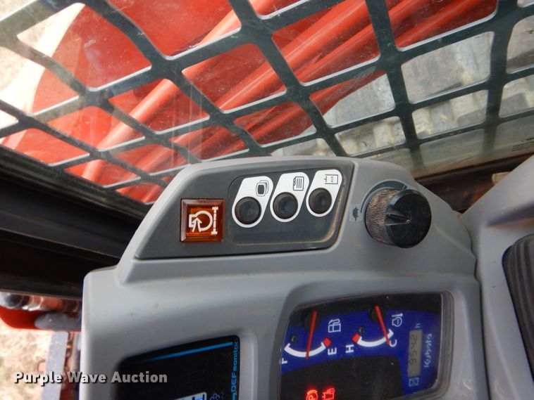 image for item GC9669 2017 Kubota SVL95-2S skid steer