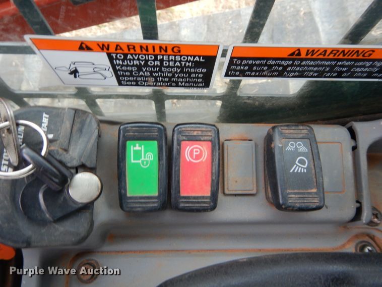 image for item GC9669 2017 Kubota SVL95-2S skid steer