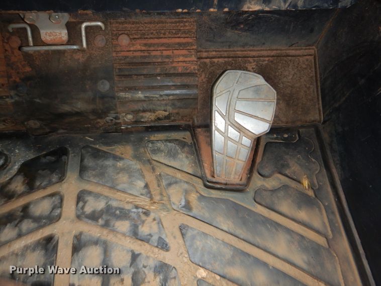 image for item GC9669 2017 Kubota SVL95-2S skid steer