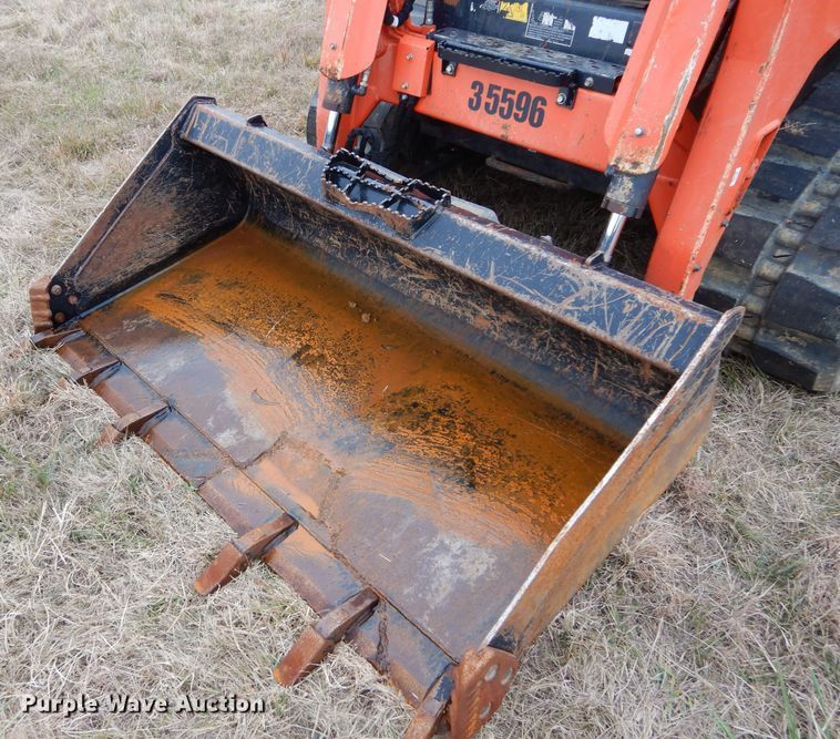 image for item GC9669 2017 Kubota SVL95-2S skid steer