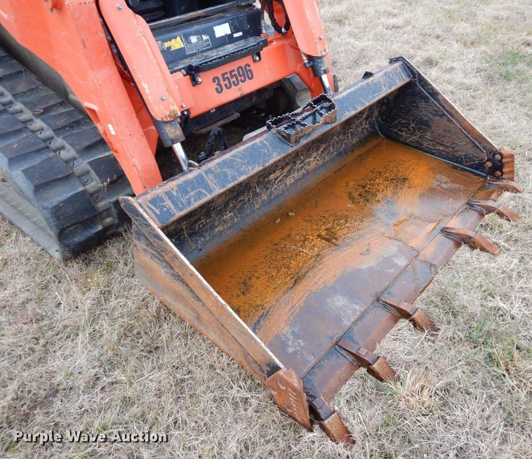 image for item GC9669 2017 Kubota SVL95-2S skid steer