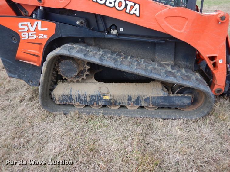 image for item GC9669 2017 Kubota SVL95-2S skid steer