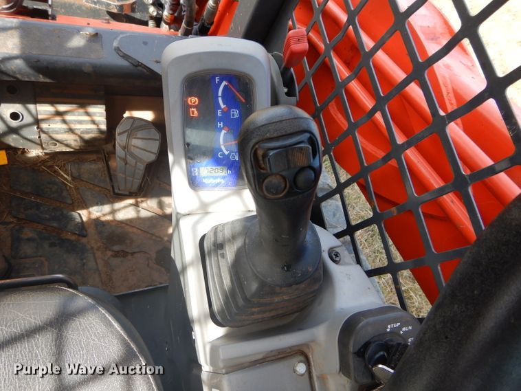 image for item GC9670 2015 Kubota SVL75-2 skid steer