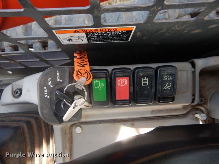 image for item GC9670 2015 Kubota SVL75-2 skid steer