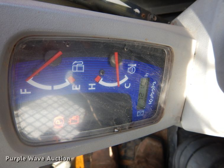 image for item GC9670 2015 Kubota SVL75-2 skid steer