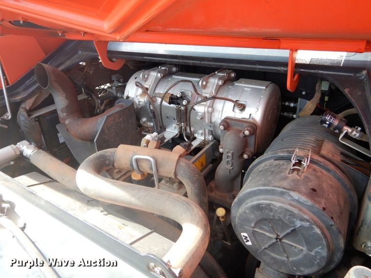 image for item GC9670 2015 Kubota SVL75-2 skid steer