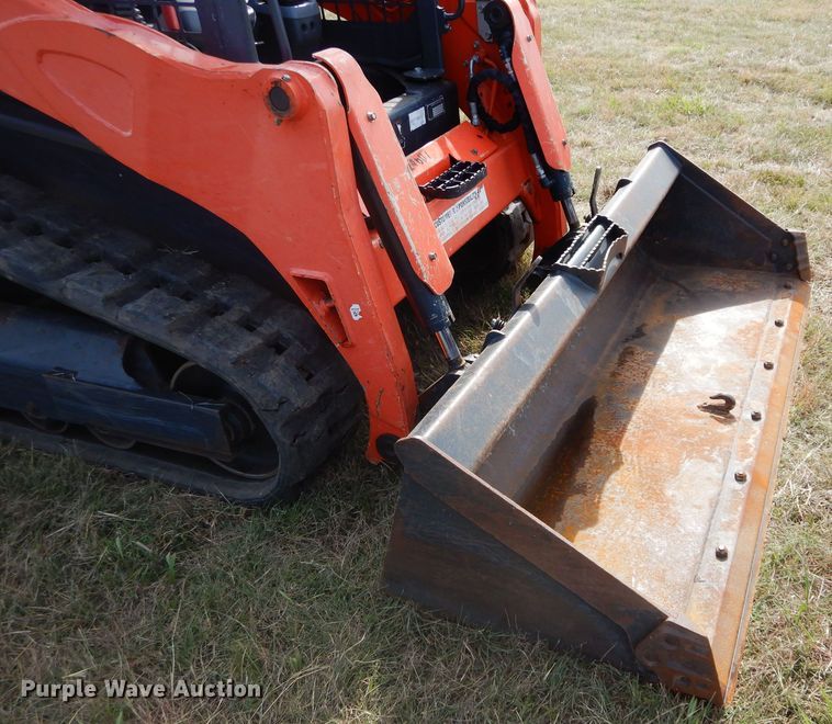 image for item GC9670 2015 Kubota SVL75-2 skid steer