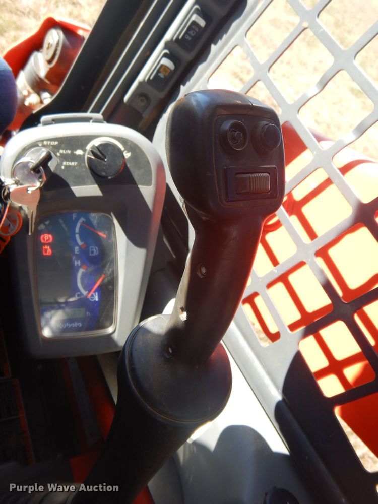 image for item GC9671 2016 Kubota SSV75 skid steer