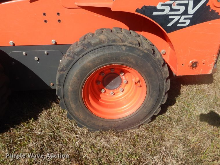 image for item GC9671 2016 Kubota SSV75 skid steer