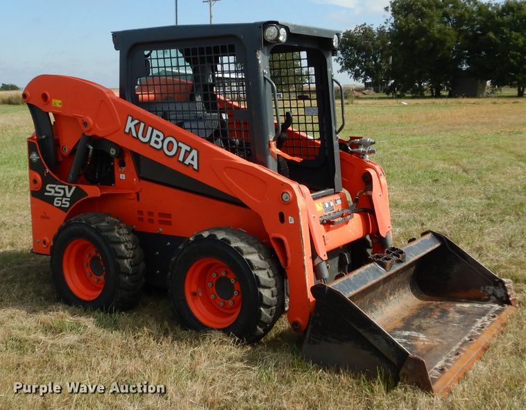 image for item GC9672 2017 Kubota SSV65 skid steer