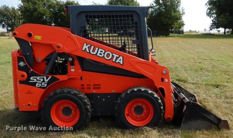 image for item GC9672 2017 Kubota SSV65 skid steer