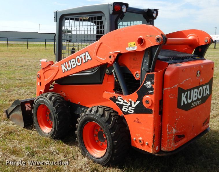 image for item GC9672 2017 Kubota SSV65 skid steer