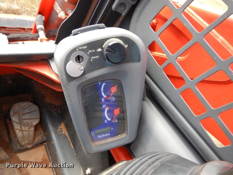 image for item GC9672 2017 Kubota SSV65 skid steer