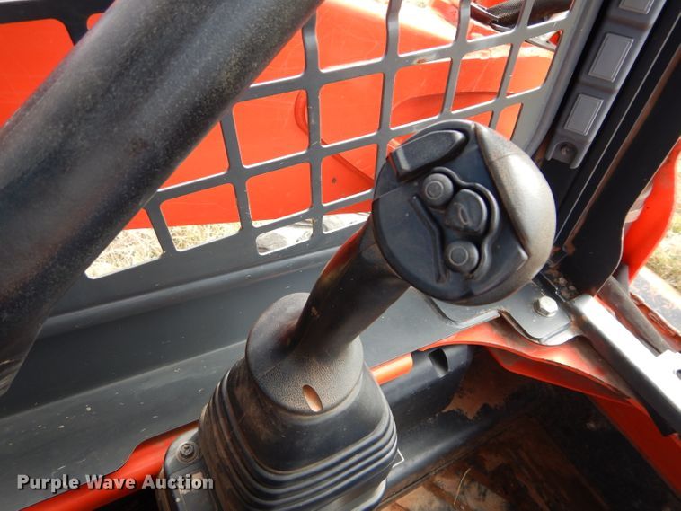 image for item GC9672 2017 Kubota SSV65 skid steer