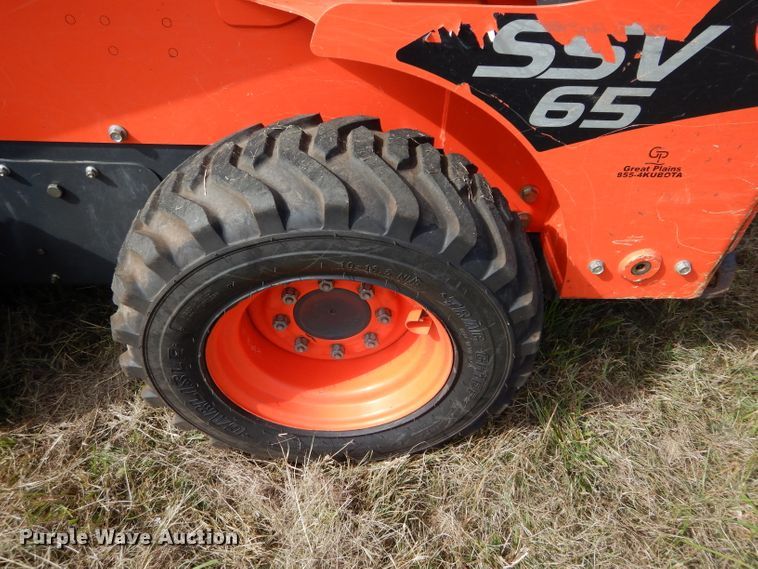 image for item GC9672 2017 Kubota SSV65 skid steer