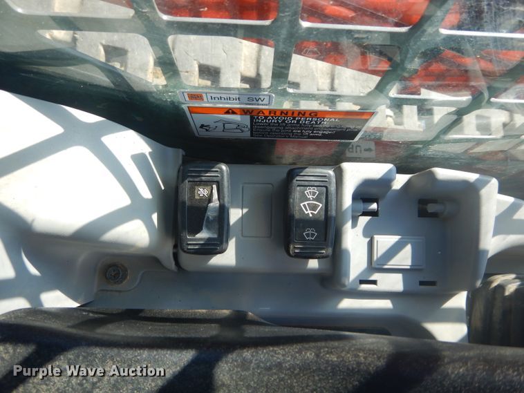 image for item GC9674 2014 Kubota SVL90-2 skid steer