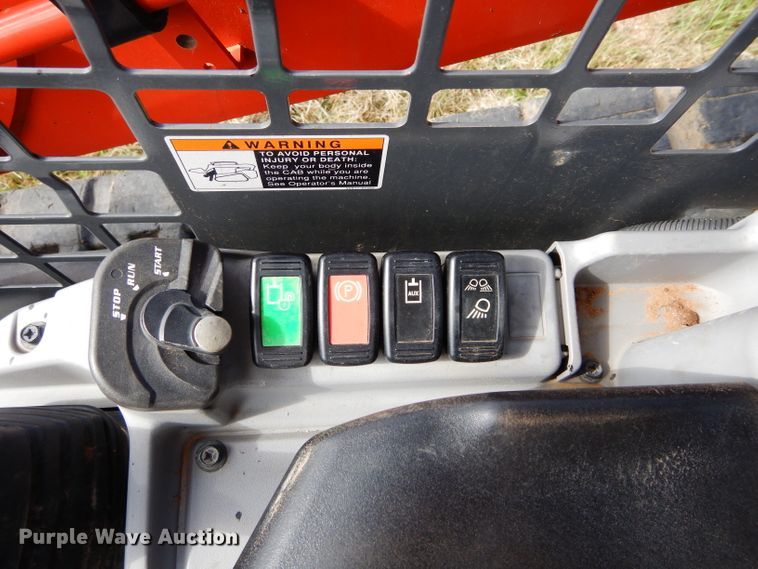 image for item GC9675 2015 Kubota SVL75-2 skid steer