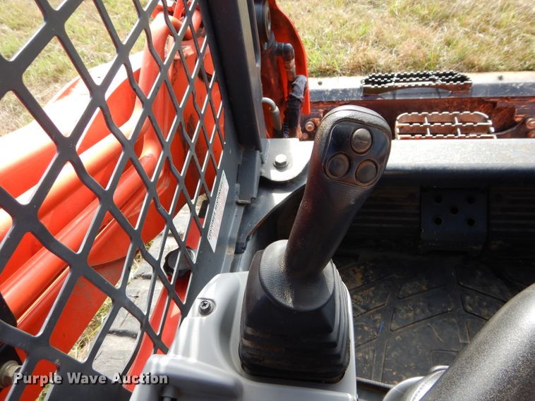 image for item GC9675 2015 Kubota SVL75-2 skid steer