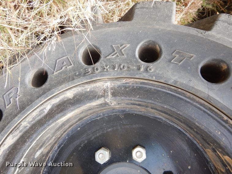 image for item GC9678 2017 Kubota SSV65 skid steer