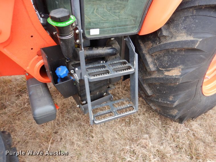 image for item GC9679 2017 Kubota M5-091D MFWD tractor