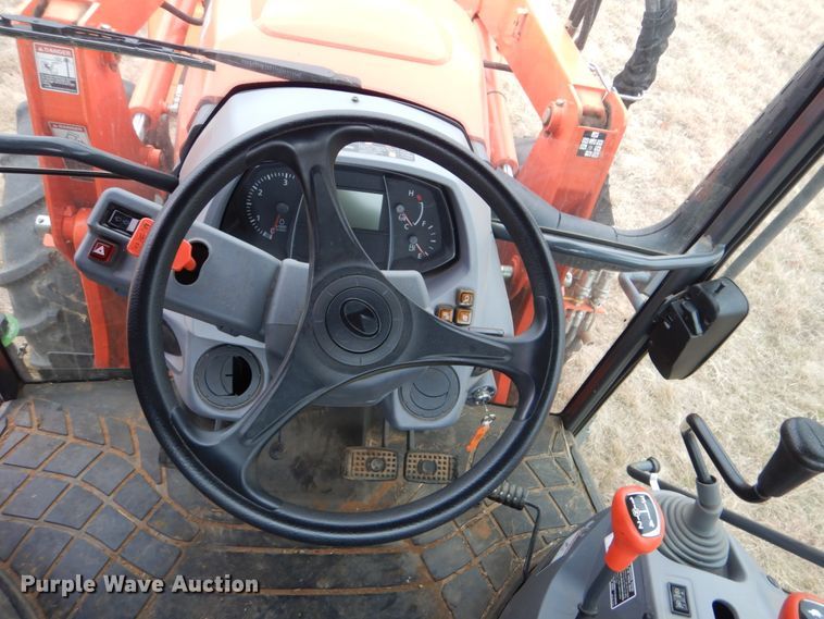 image for item GC9679 2017 Kubota M5-091D MFWD tractor