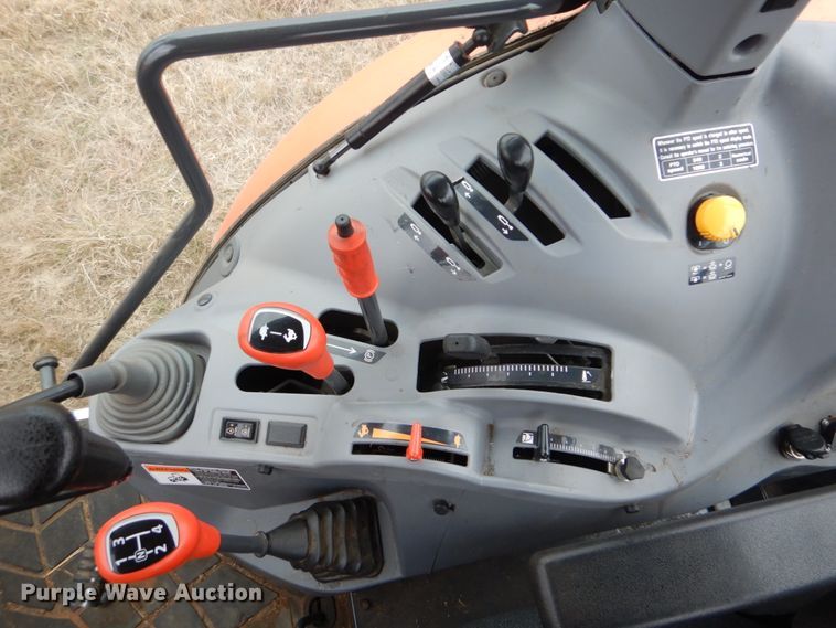 image for item GC9679 2017 Kubota M5-091D MFWD tractor