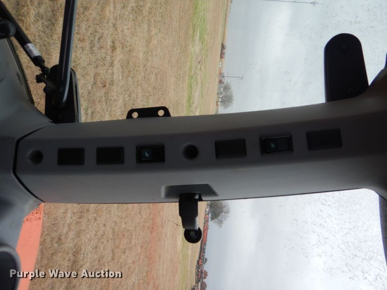 image for item GC9679 2017 Kubota M5-091D MFWD tractor