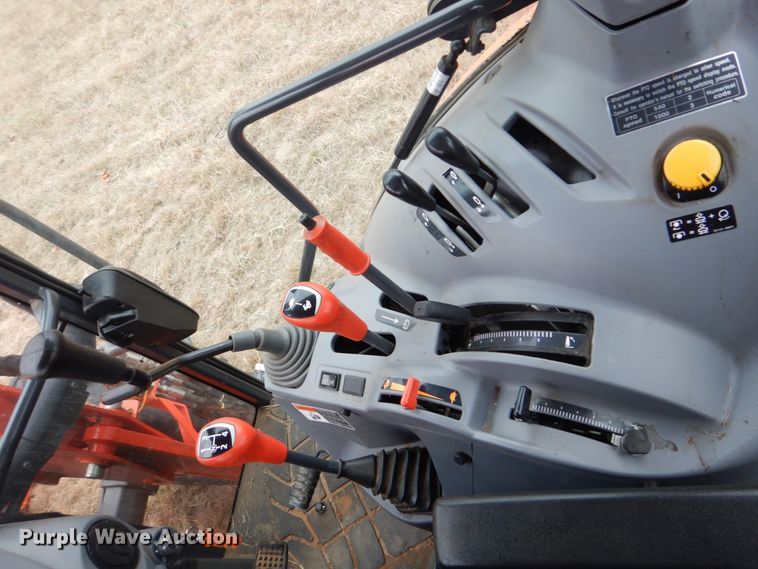 image for item GC9679 2017 Kubota M5-091D MFWD tractor