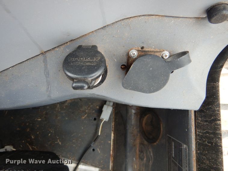 image for item GC9679 2017 Kubota M5-091D MFWD tractor