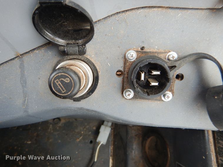 image for item GC9679 2017 Kubota M5-091D MFWD tractor