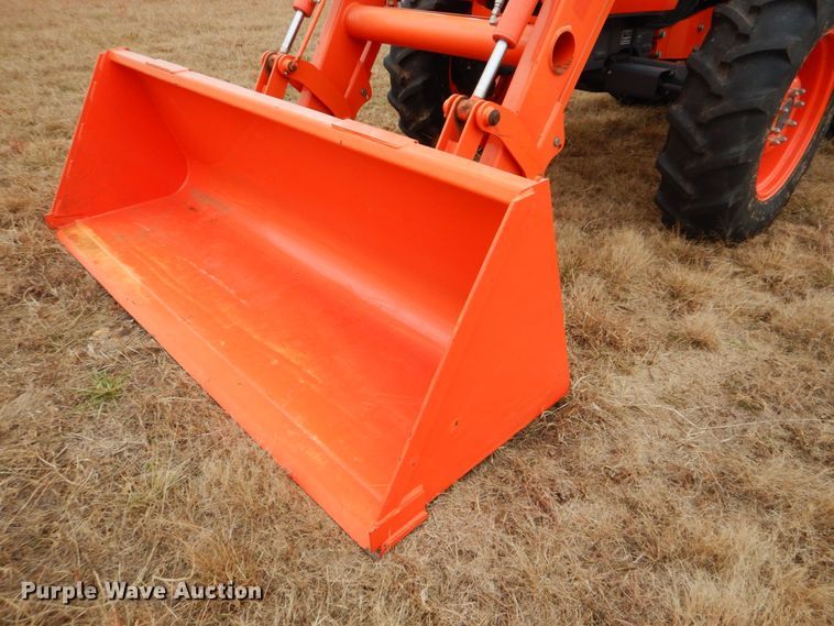 image for item GC9679 2017 Kubota M5-091D MFWD tractor