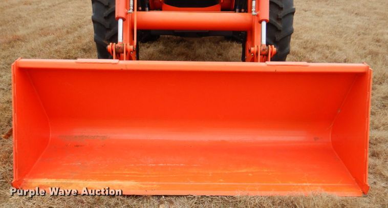 image for item GC9679 2017 Kubota M5-091D MFWD tractor