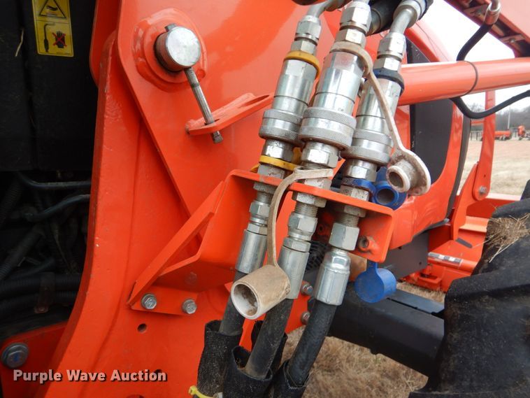 image for item GC9679 2017 Kubota M5-091D MFWD tractor