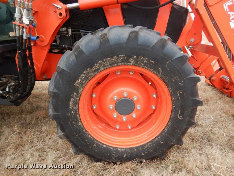 image for item GC9679 2017 Kubota M5-091D MFWD tractor