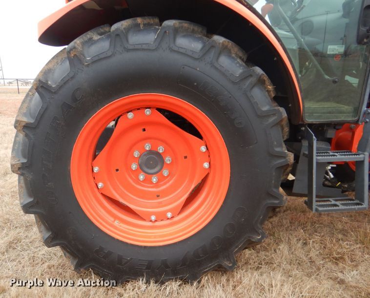 image for item GC9679 2017 Kubota M5-091D MFWD tractor