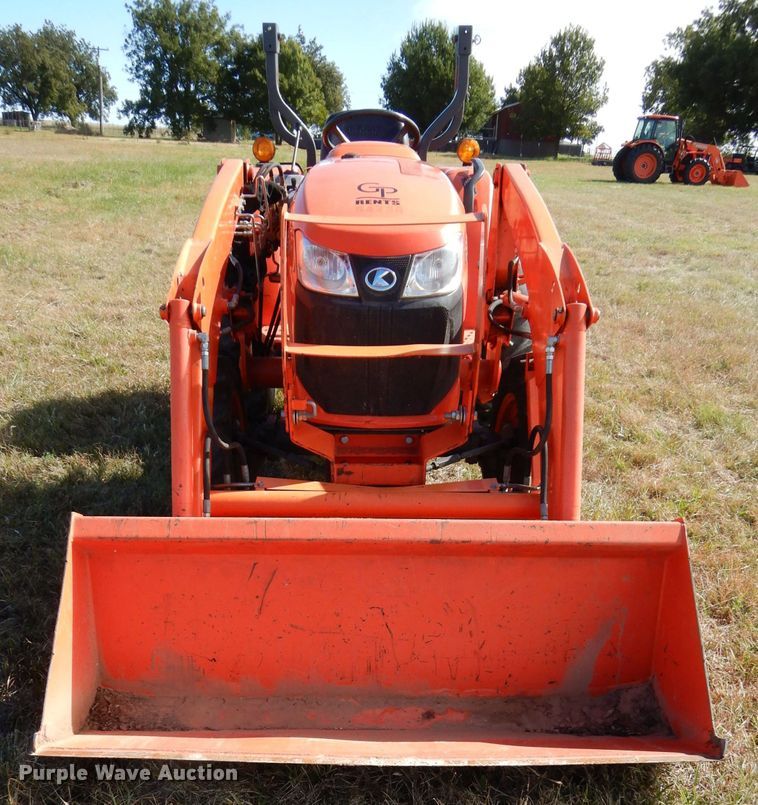 image for item GC9682 Kubota L3301D MFWD tractor