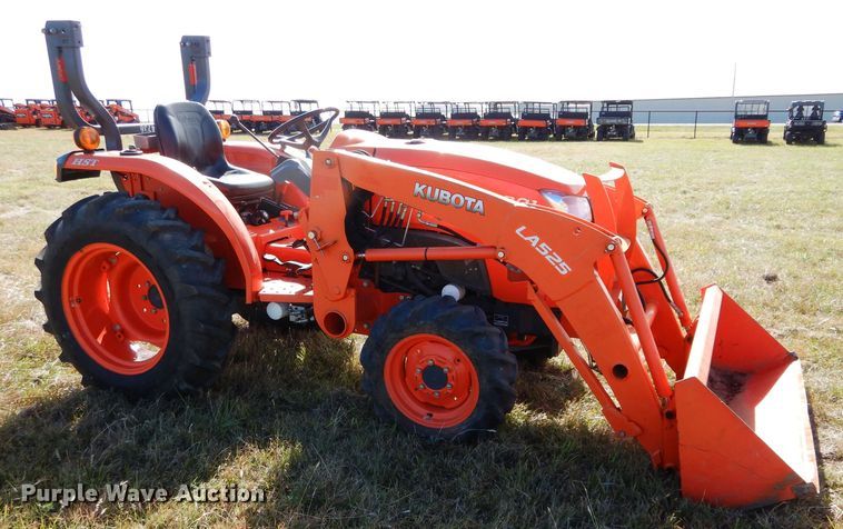 image for item GC9682 Kubota L3301D MFWD tractor