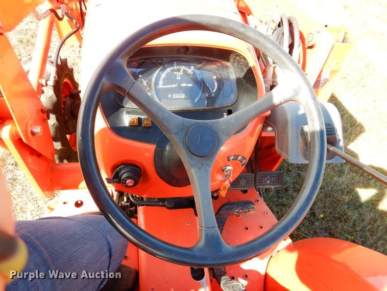 image for item GC9682 Kubota L3301D MFWD tractor