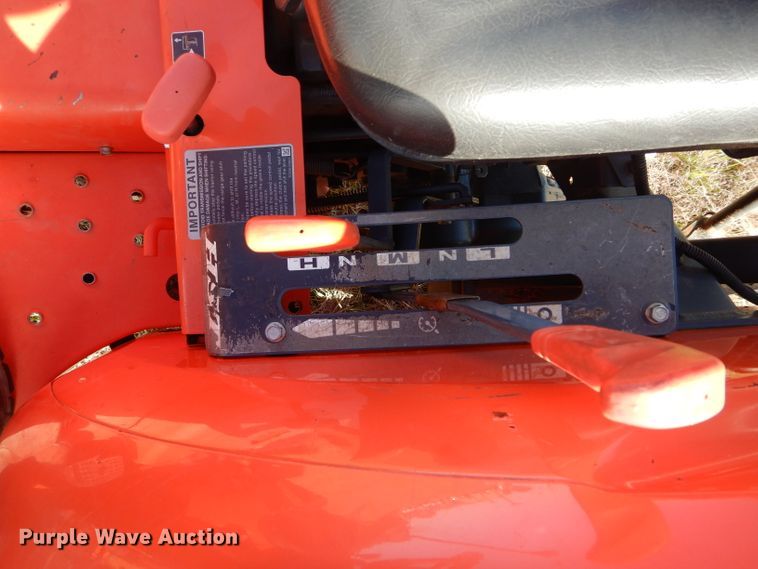 image for item GC9682 Kubota L3301D MFWD tractor