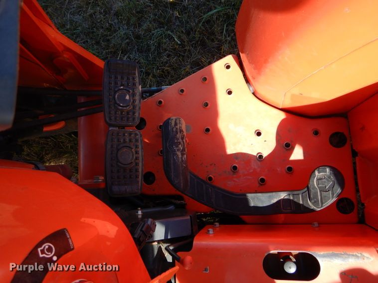 image for item GC9682 Kubota L3301D MFWD tractor