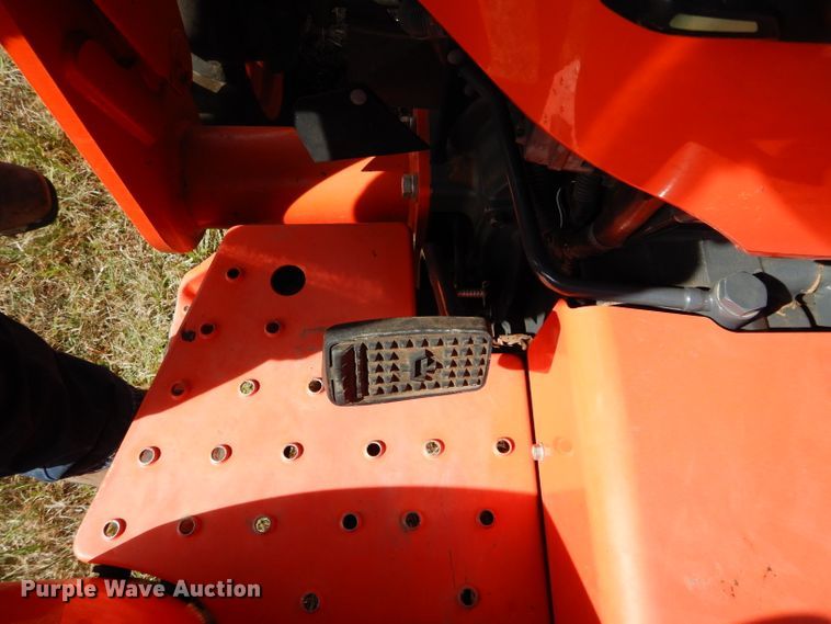 image for item GC9682 Kubota L3301D MFWD tractor