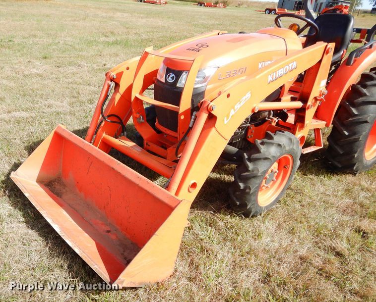 image for item GC9682 Kubota L3301D MFWD tractor