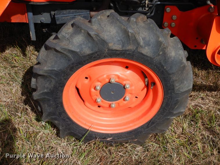 image for item GC9682 Kubota L3301D MFWD tractor