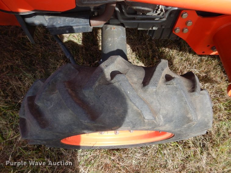 image for item GC9682 Kubota L3301D MFWD tractor