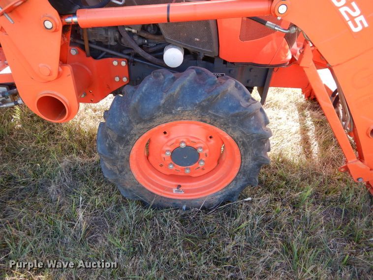 image for item GC9682 Kubota L3301D MFWD tractor