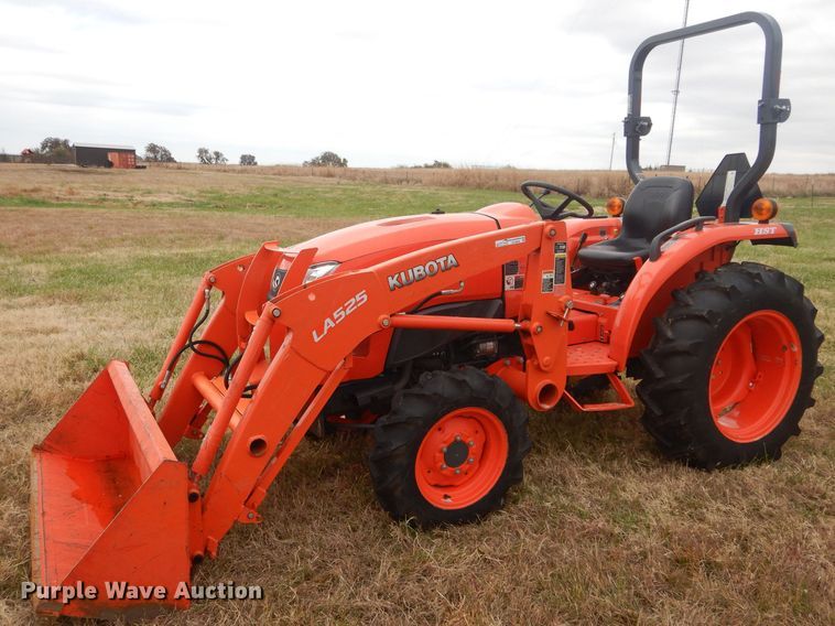 image for item GC9686 2017 Kubota L3301D MFWD tractor