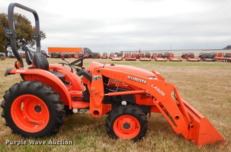 image for item GC9686 2017 Kubota L3301D MFWD tractor